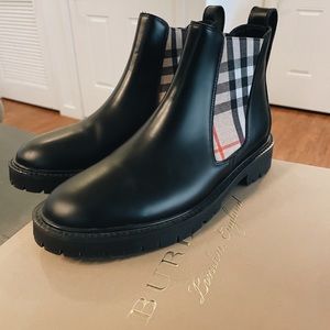 Burberry boots